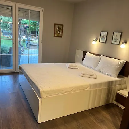 Number 6 Apartman *